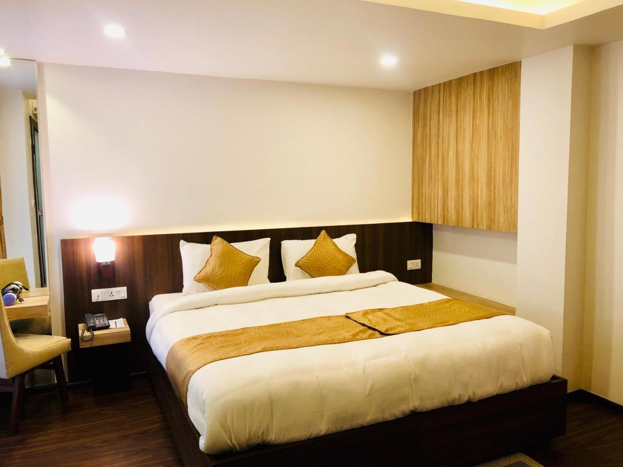 The Milestone Hotel Kathmandu Exterior foto